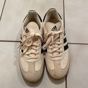Adidas Sneakers